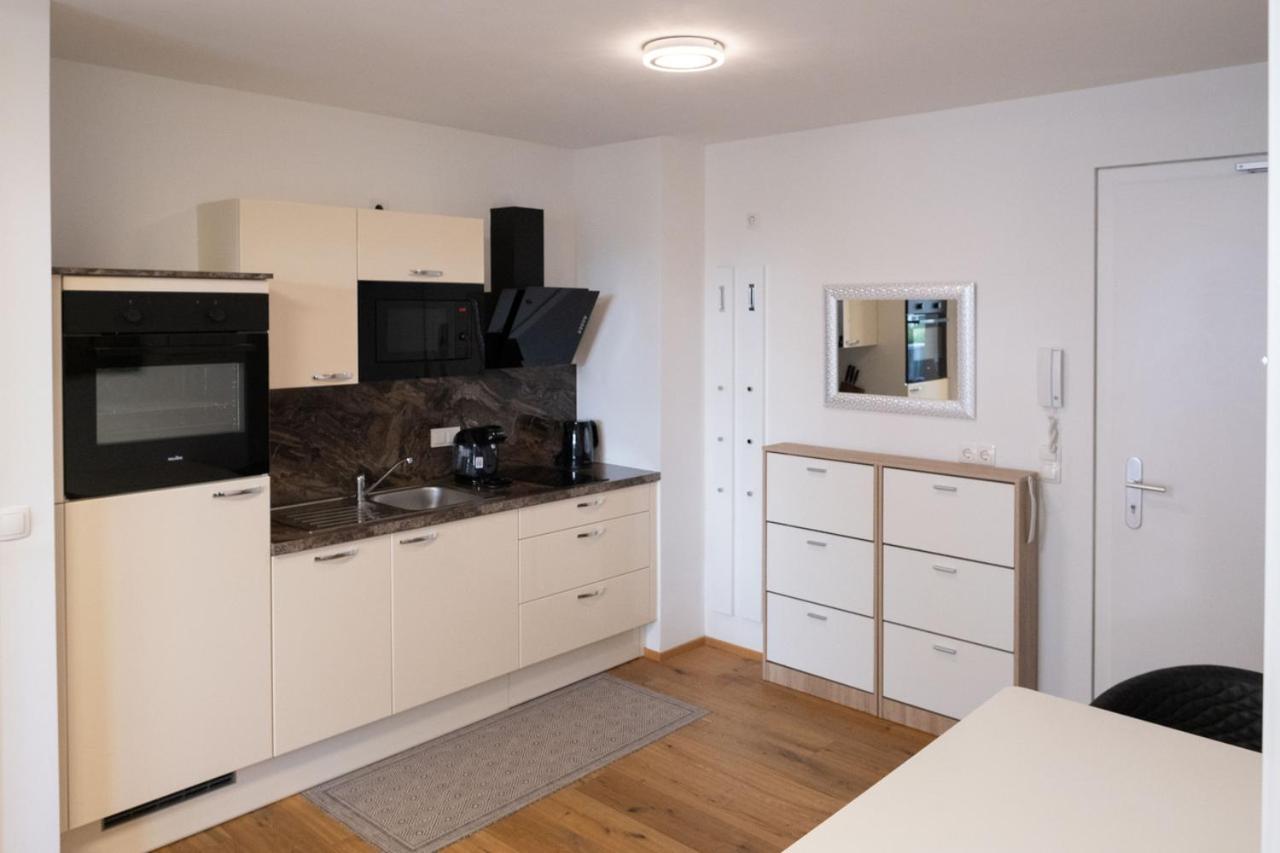 Modern Apartment W/ Cozy Balcony Near City Center เวียนนา ภายนอก รูปภาพ