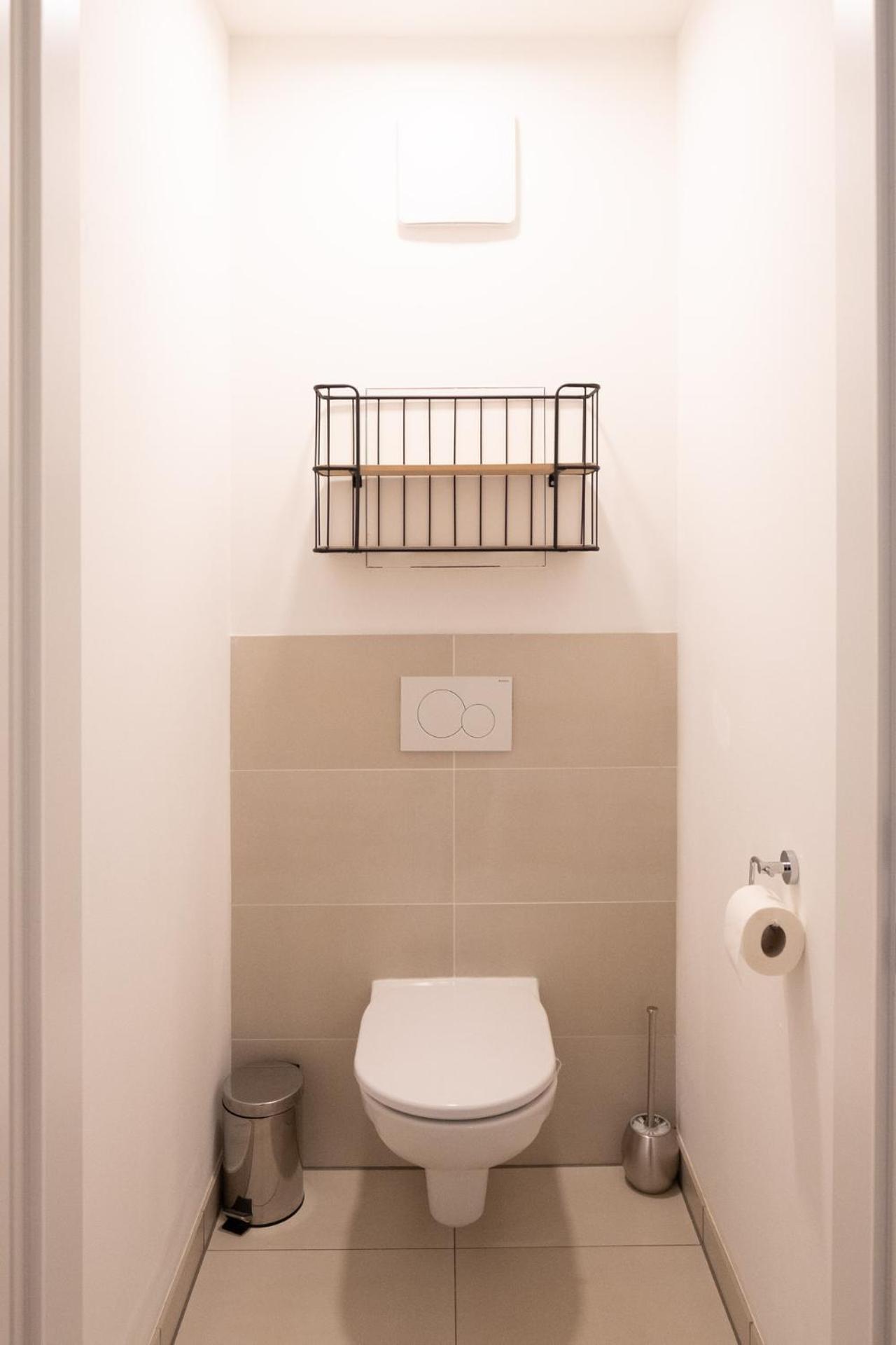 Modern Apartment W/ Cozy Balcony Near City Center เวียนนา ภายนอก รูปภาพ