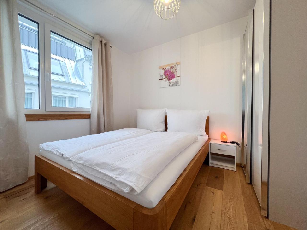 Modern Apartment W/ Cozy Balcony Near City Center เวียนนา ภายนอก รูปภาพ