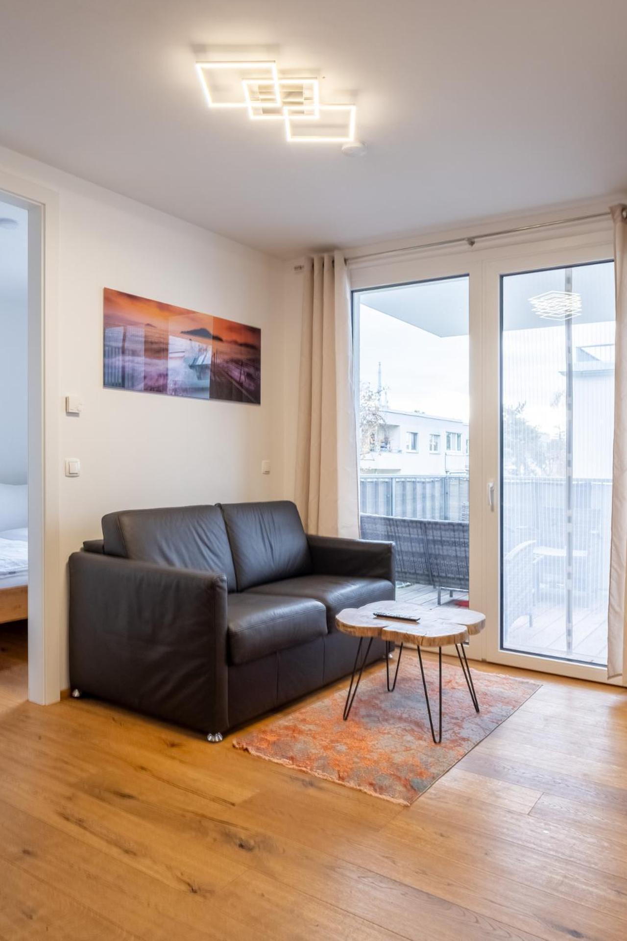 Modern Apartment W/ Cozy Balcony Near City Center เวียนนา ภายนอก รูปภาพ